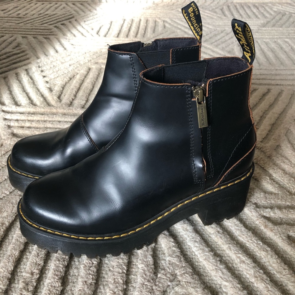 DOC MARTENS | ROMETTY II CHELSEA BOOTS LIKE NEW! Black Leather Platform Boots